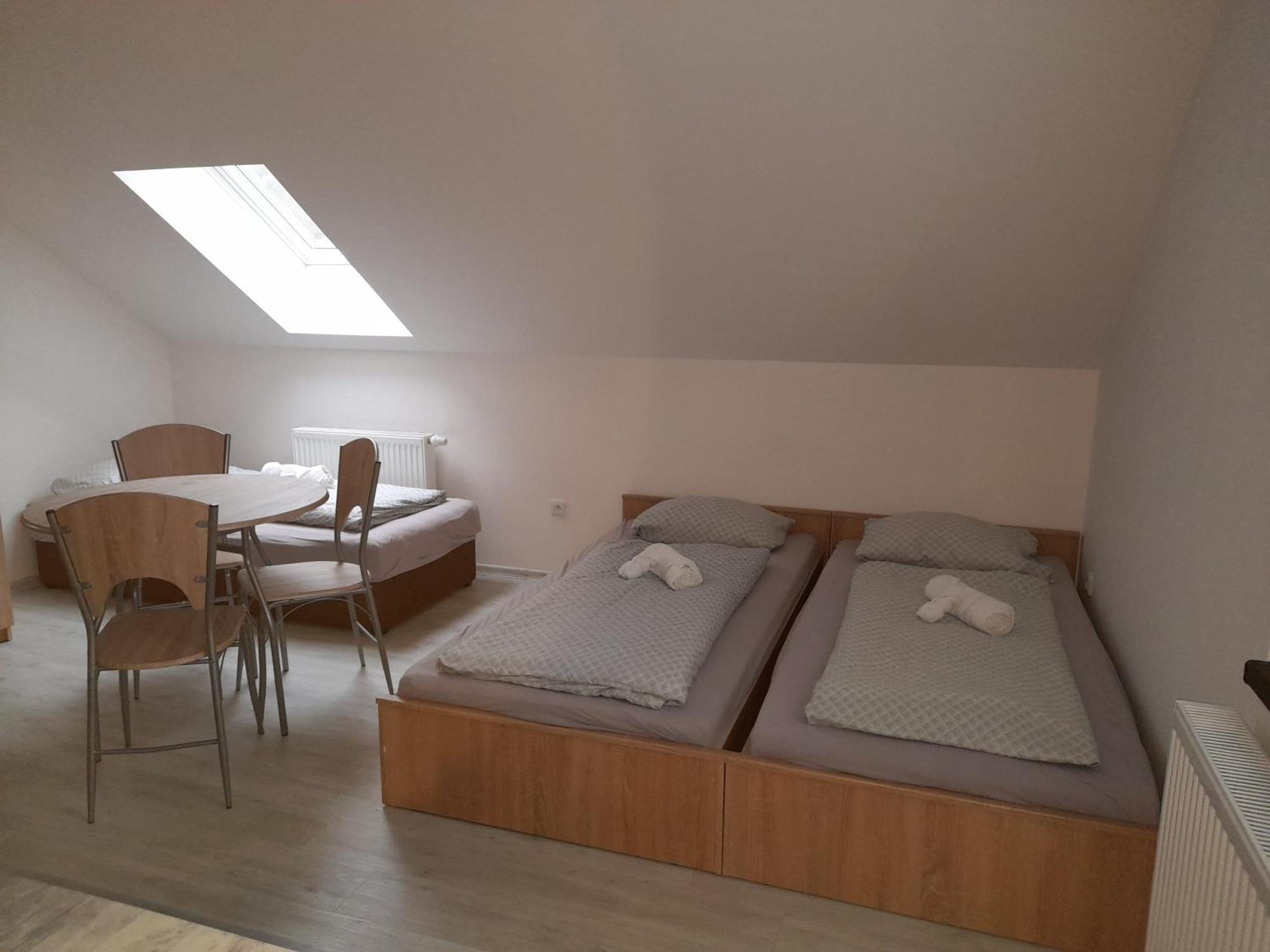 Vinoteka "U Kozu" Hotel Nové Město nad Metují Buitenkant foto