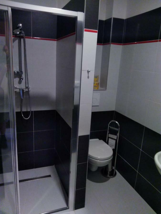 Vinoteka "U Kozu" Hotel Nové Město nad Metují Buitenkant foto